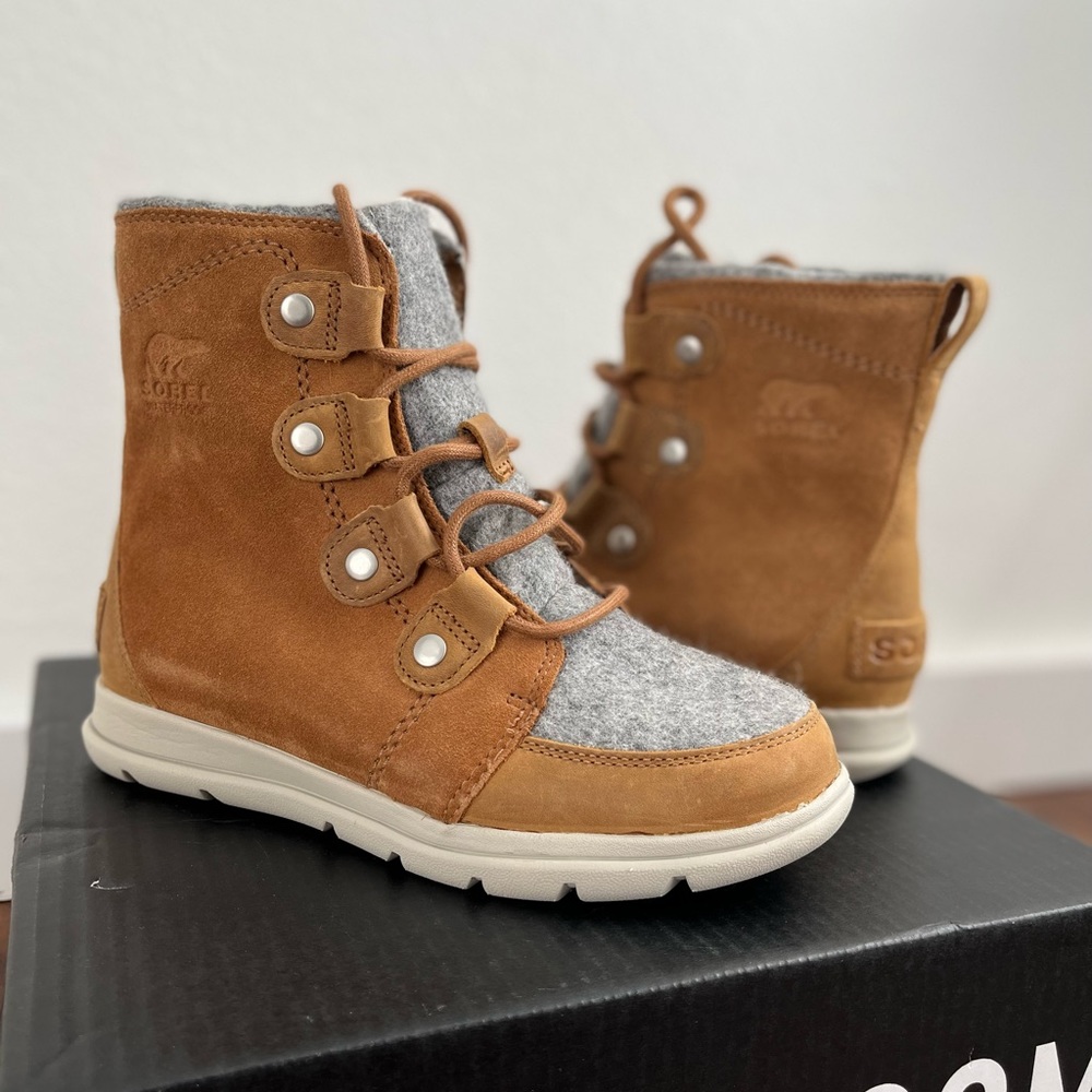 Sorel Explorer Joan Boot in Camel Size 6-Run small